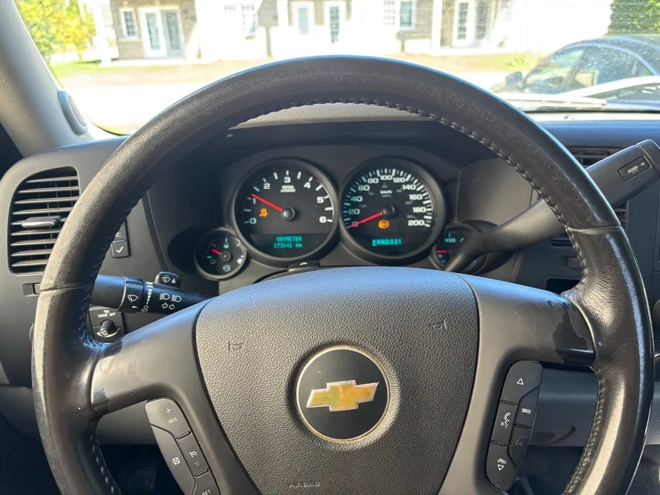 Chevrolet Silverado 1500 2013 photo 2