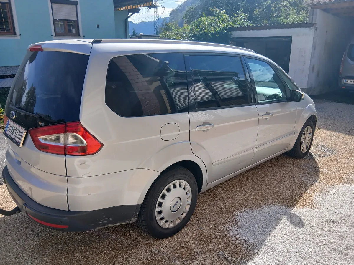 Ford Galaxy 2012 photo 2