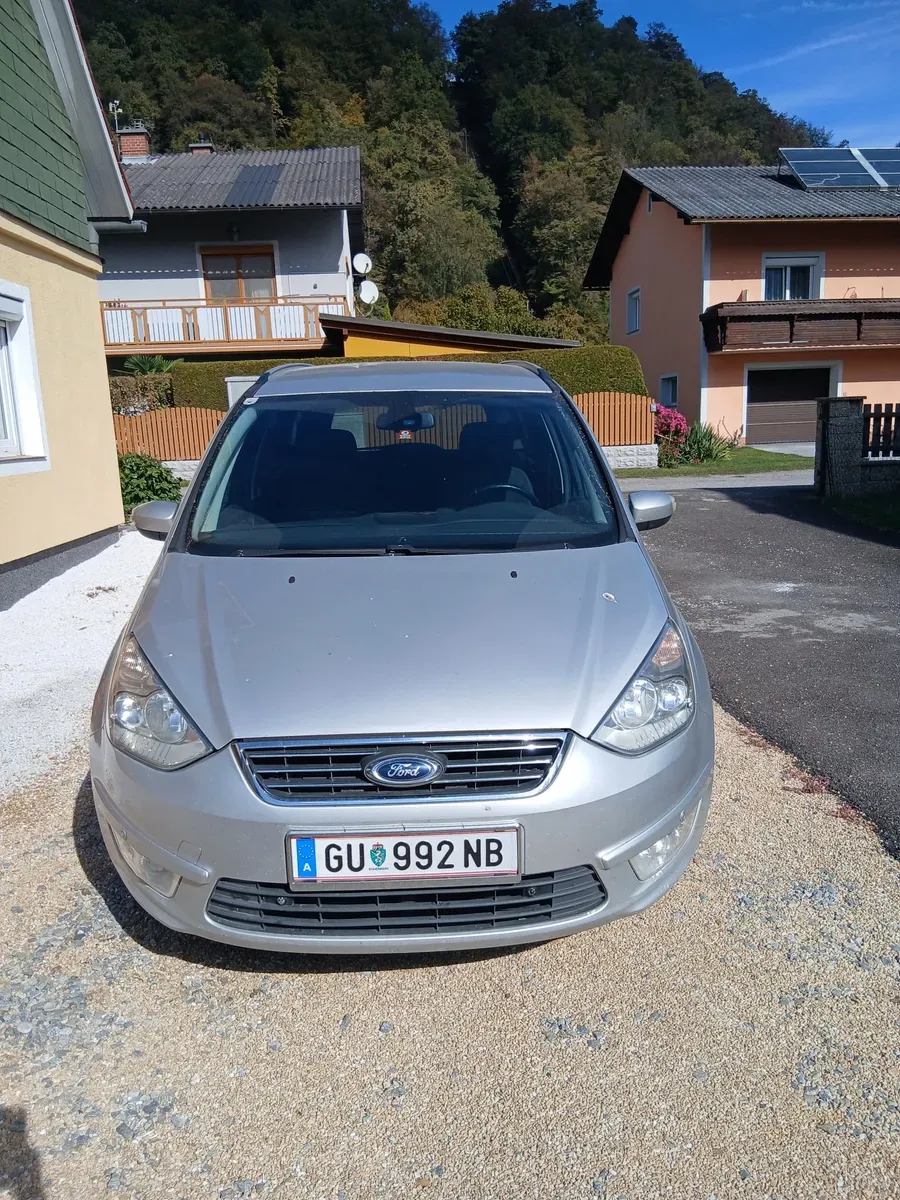 Ford Galaxy 2012 photo 3