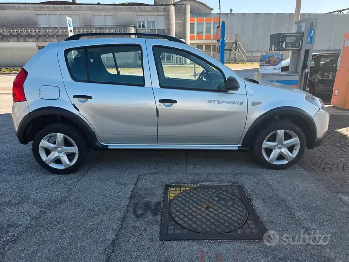 Dacia Sandero 2010 photo 4