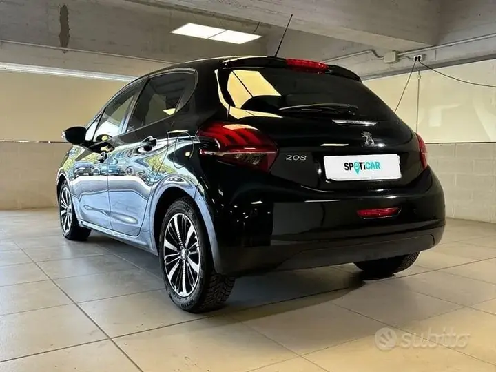 Peugeot 208 2019 photo 3