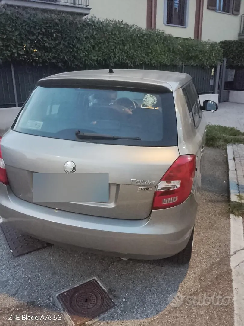Skoda Fabia 2008 photo 2
