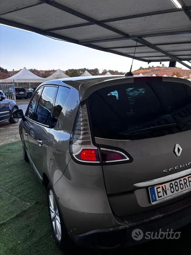 Renault Scenic 2012 photo 4