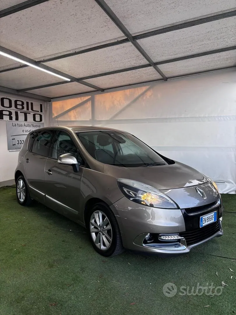 Renault Scenic 2012 photo 2
