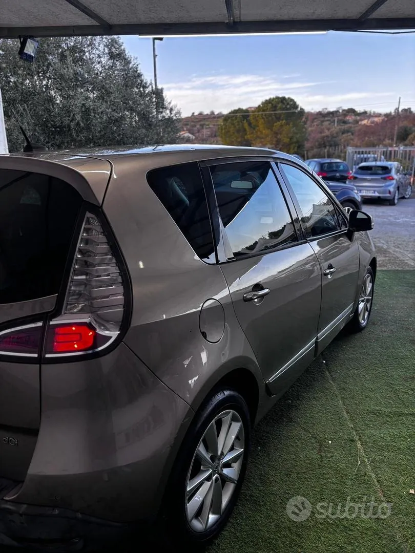 Renault Scenic 2012 photo 3