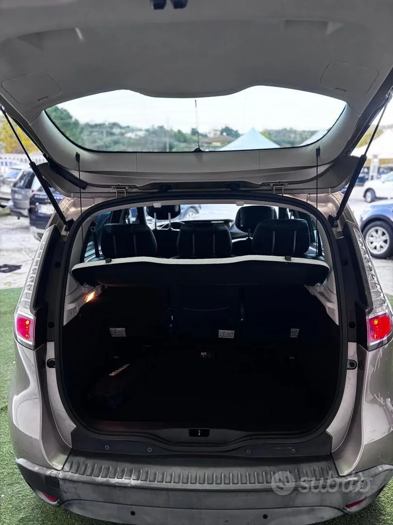 Renault Scenic 2012 photo 5