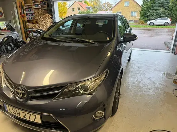 Toyota Auris 2015 photo 2