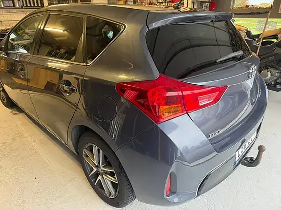 Toyota Auris 2015 photo 3