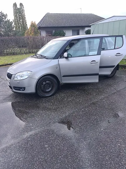 Skoda Fabia 2008 photo 2
