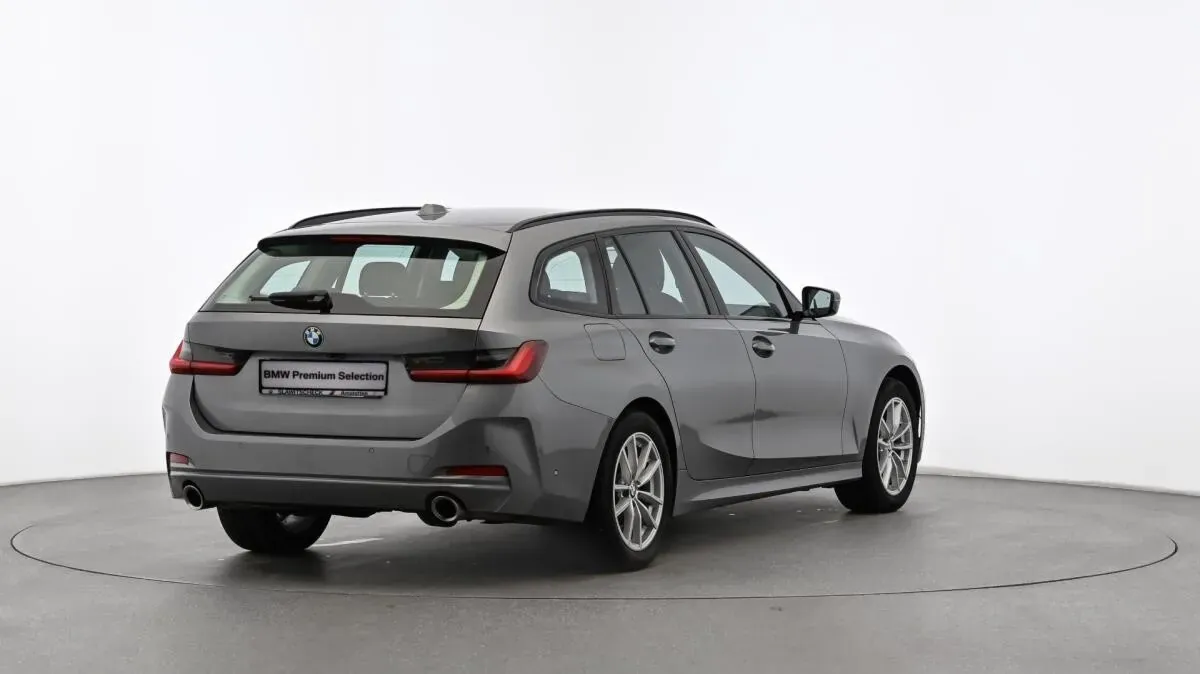 BMW 3 Series 2023 photo 3