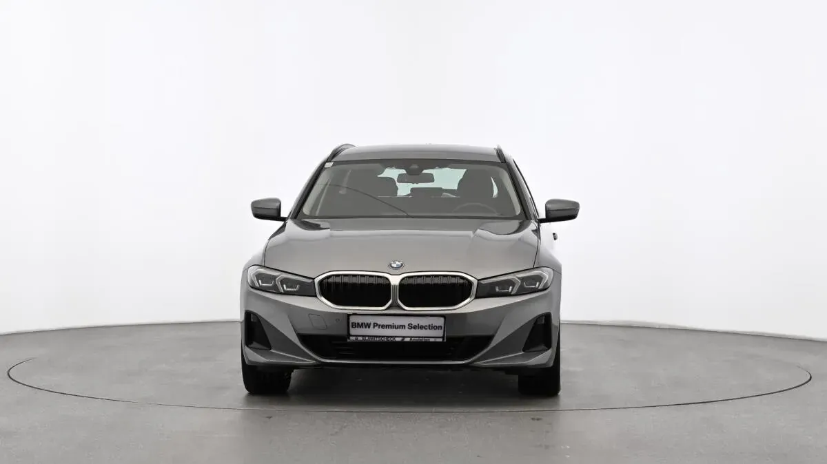 BMW 3 Series 2023 photo 2