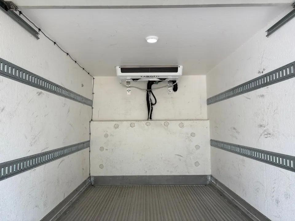 Ford E-450 2023 photo 2
