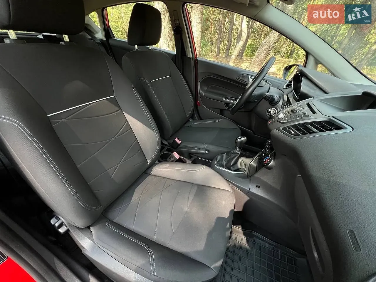 Ford Fiesta 2013 photo 4