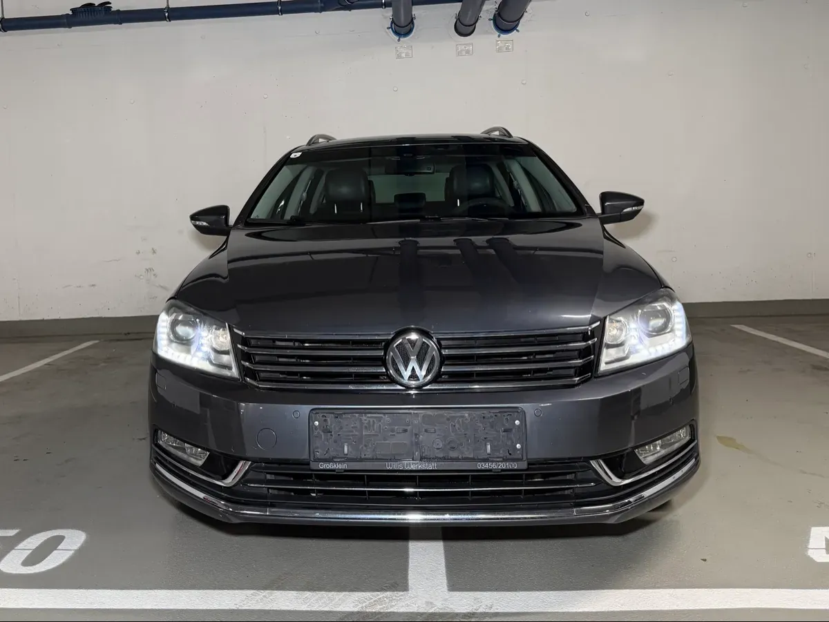 Volkswagen Passat 2011 photo 2