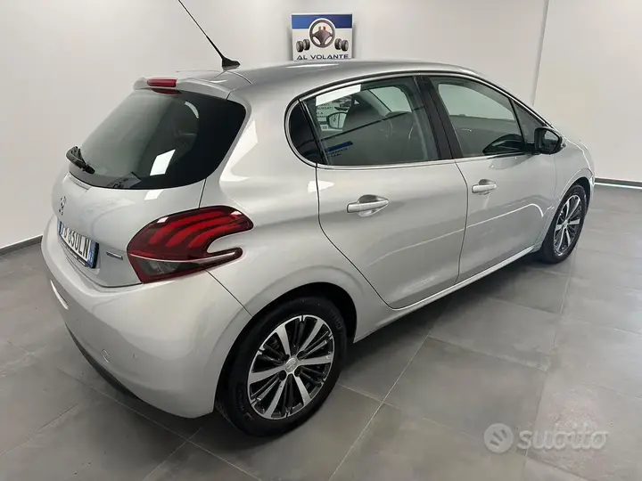 Peugeot 208 2015 photo 4
