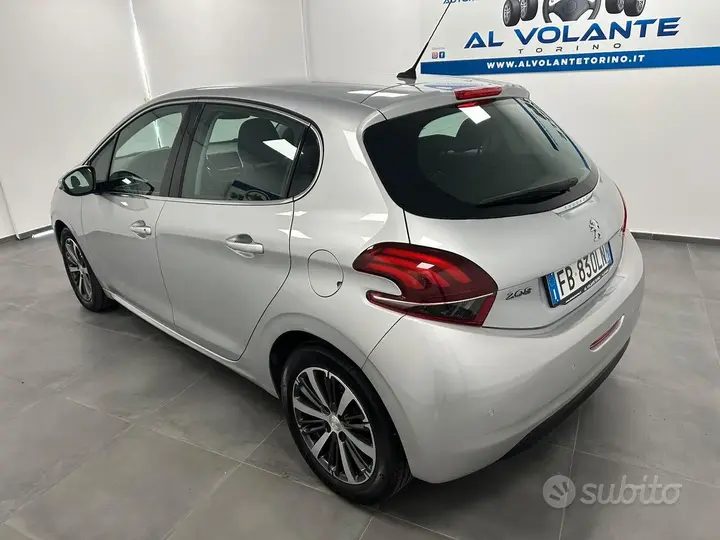 Peugeot 208 2015 photo 2