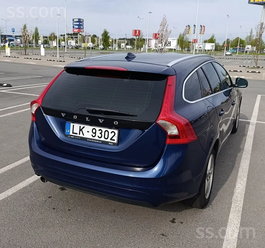 Volvo V60 2015 photo 2