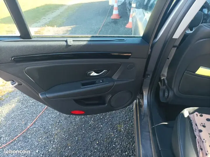 Renault Laguna 2013 photo 2