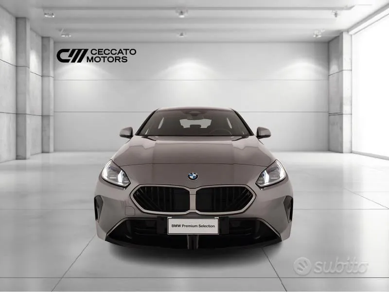 BMW 1 Series 2025 photo 2