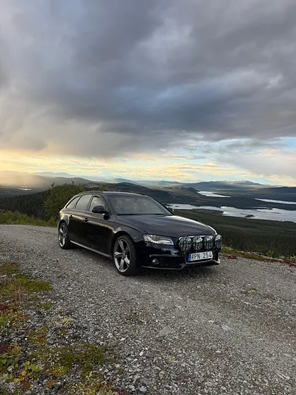 Audi A4 2009 photo 2
