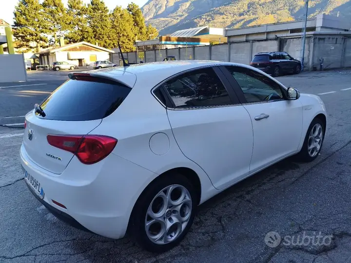 Alfa Romeo Giulietta 2016 photo 2