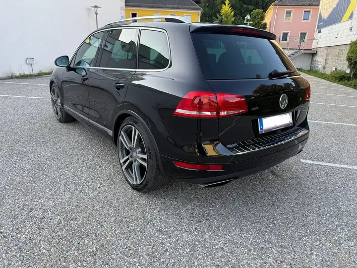 Volkswagen Touareg 2011 photo 2