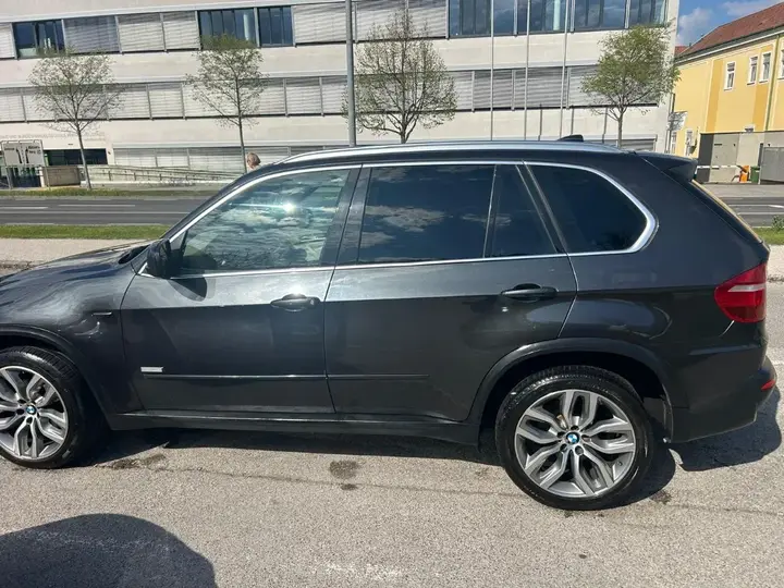 BMW X5 2010 photo 2