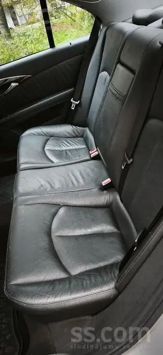 Mercedes-Benz E320 2002 photo 5