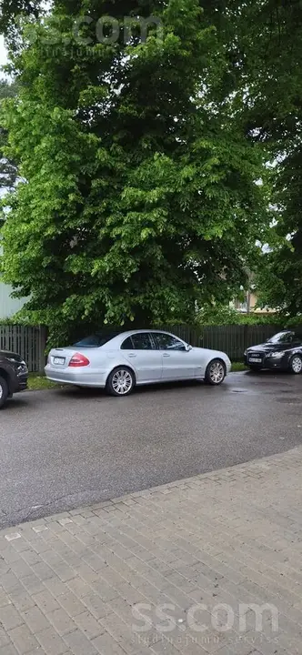 Mercedes-Benz E320