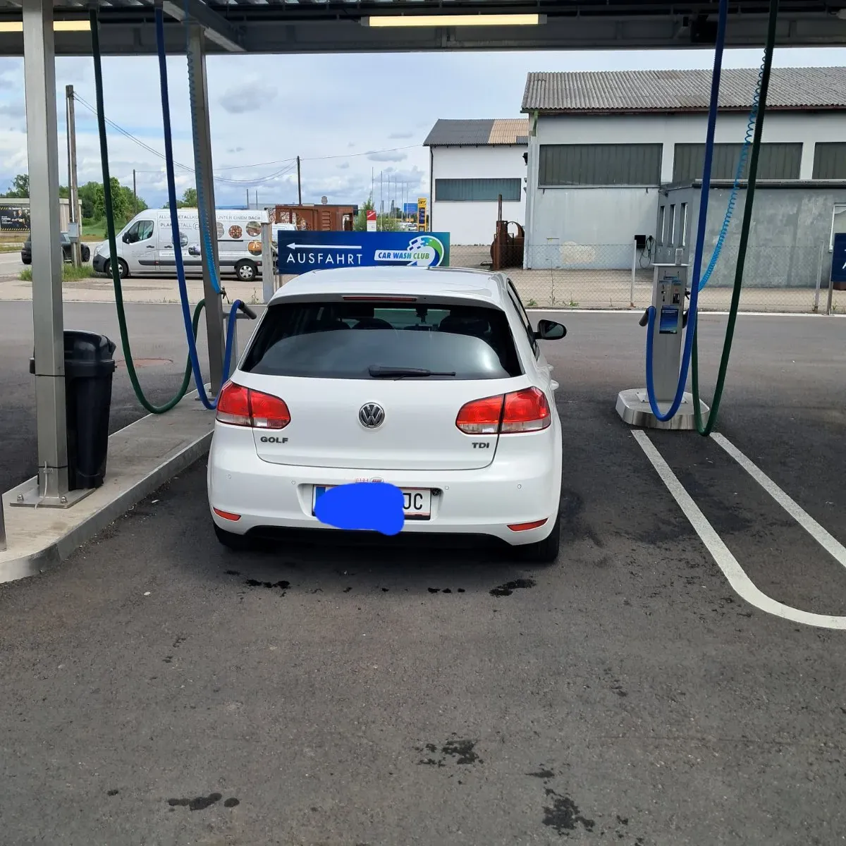 Volkswagen Golf 2010 photo 2
