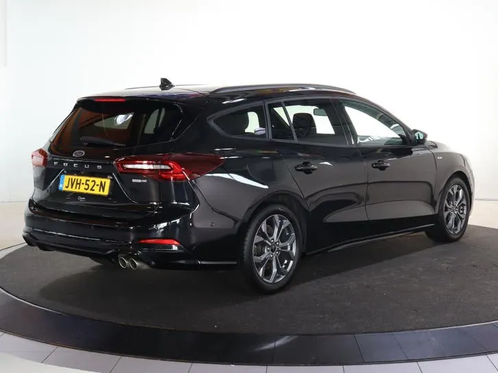 Ford Focus 2023 photo 2
