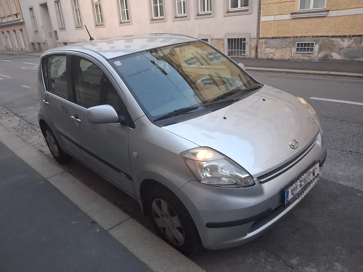 Daihatsu Sirion 2006 photo 2