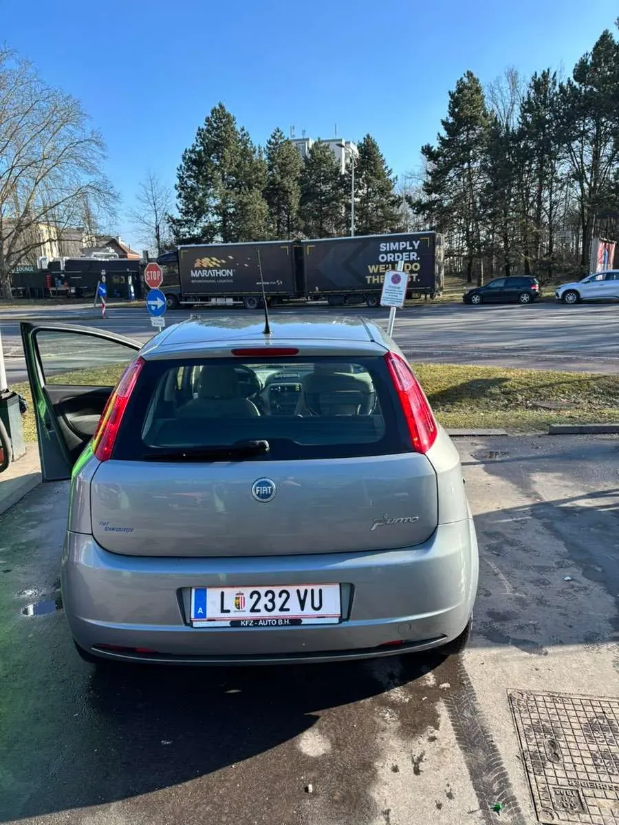 Fiat Punto 2007 photo 2