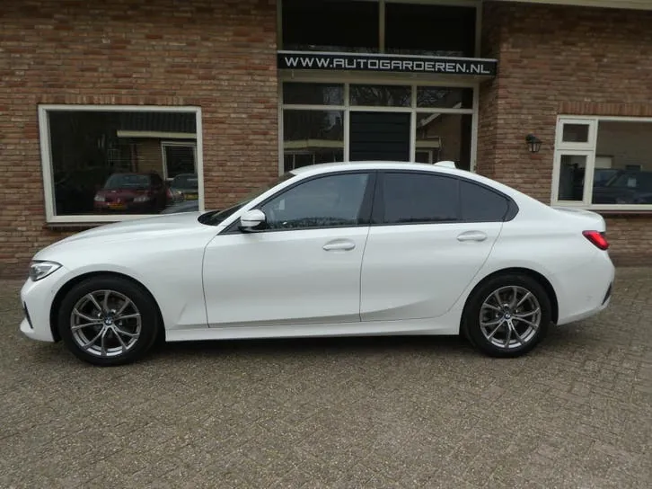 BMW 3 Series 2019 photo 2