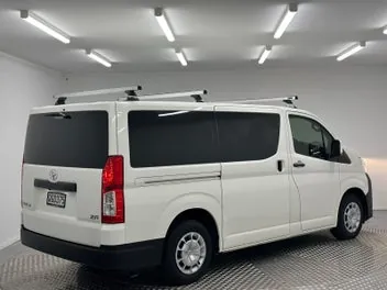 Toyota Hiace 2023 photo 4