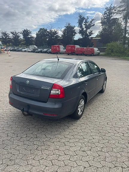 Skoda Octavia 2012 photo 2