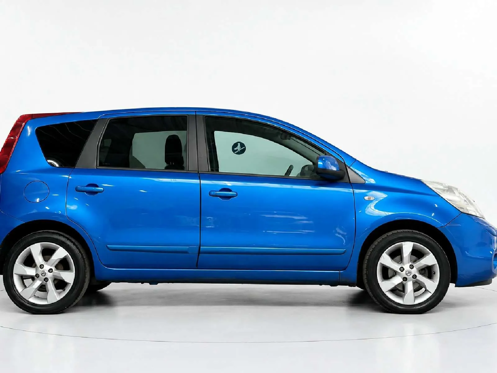 Nissan Note 2010 photo 5