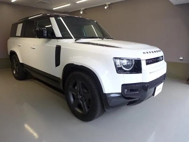 Land Rover Defender photo 5