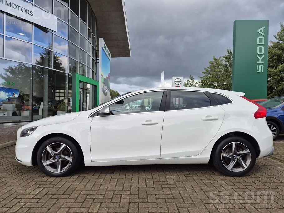 Volvo V40 2015 photo 2