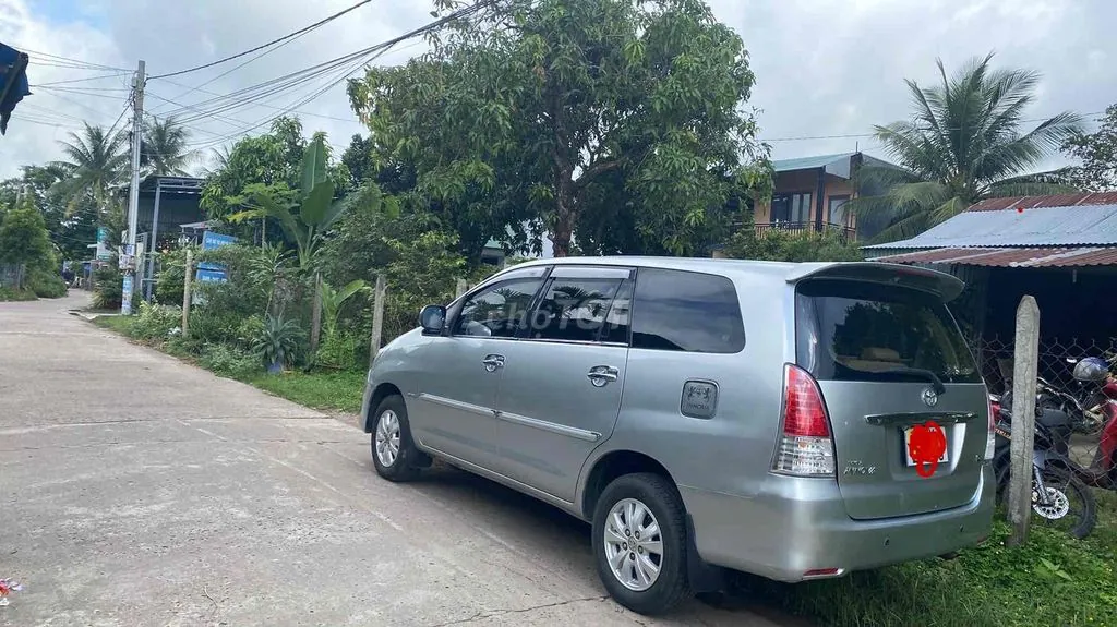 Toyota Innova 2010 photo 2