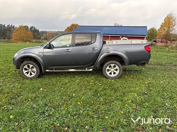 Mitsubishi L200 2010 photo 2