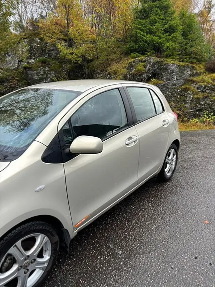 Toyota Yaris 2010 photo 3