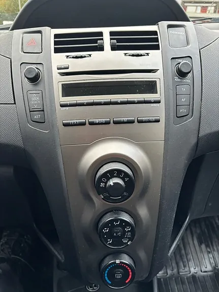 Toyota Yaris 2010 photo 5