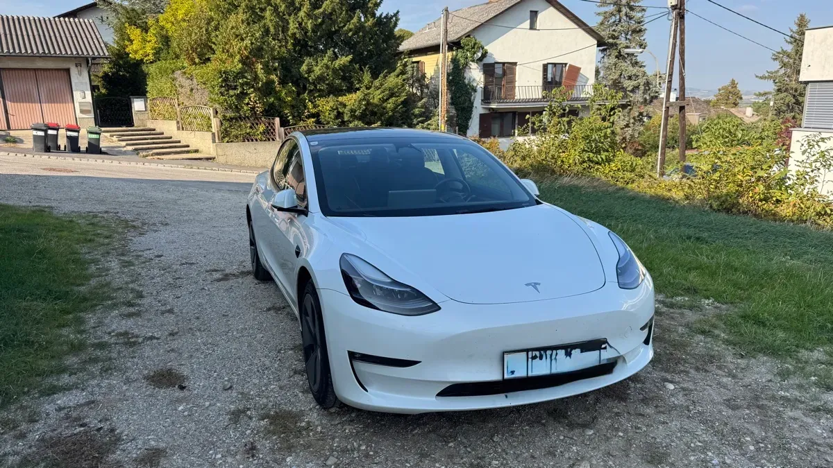 Tesla Model 3 2023 photo 3