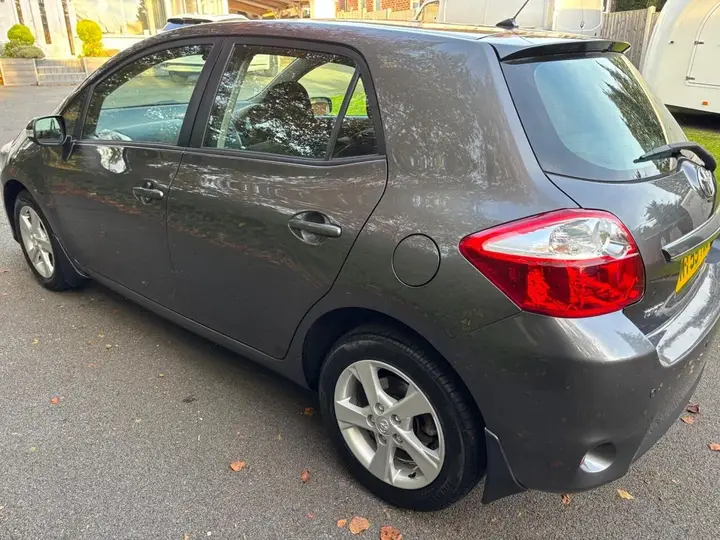 Toyota Auris 2010 photo 5