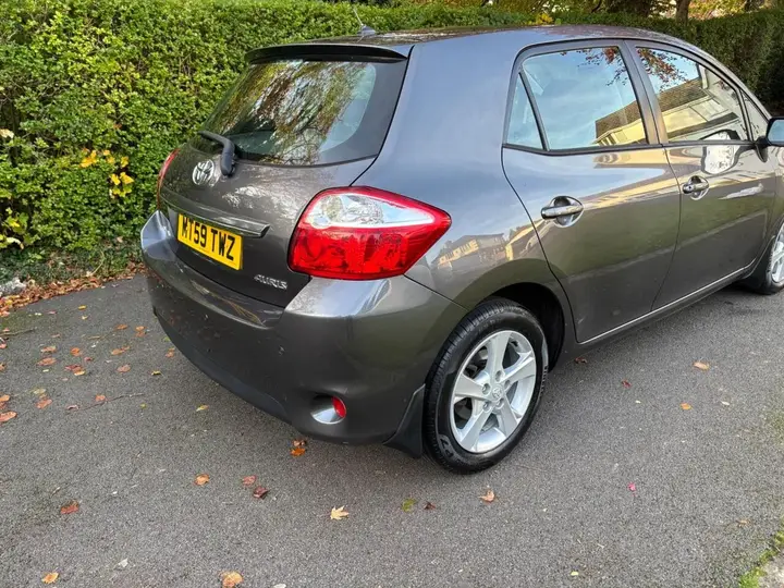 Toyota Auris 2010 photo 4