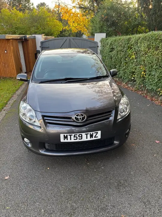 Toyota Auris 2010 photo 2