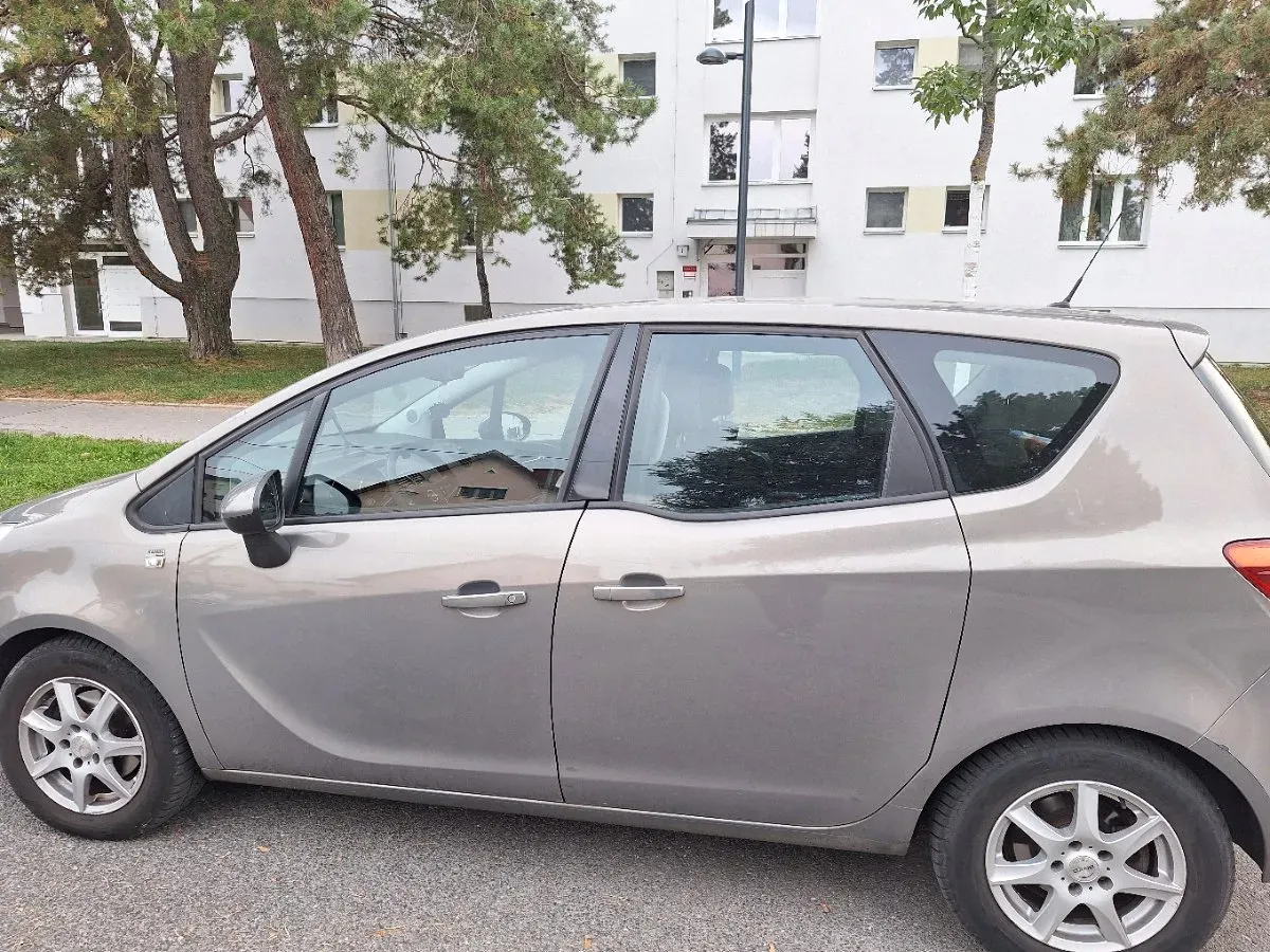 Opel Meriva 2011 photo 2