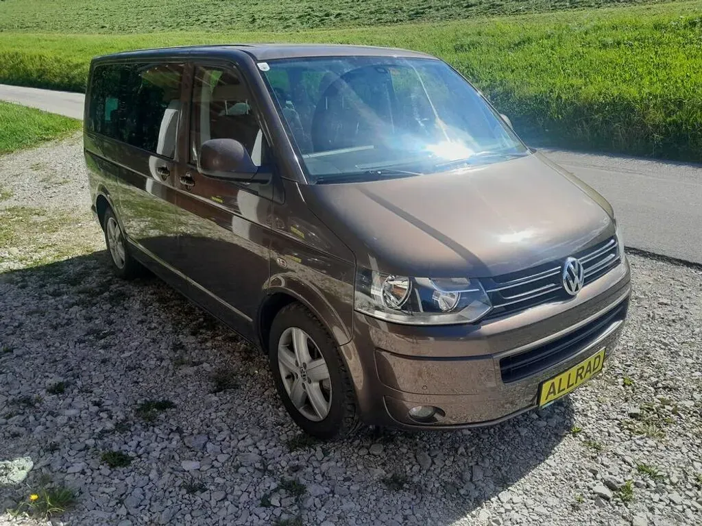 Volkswagen Multivan 2011 photo 3