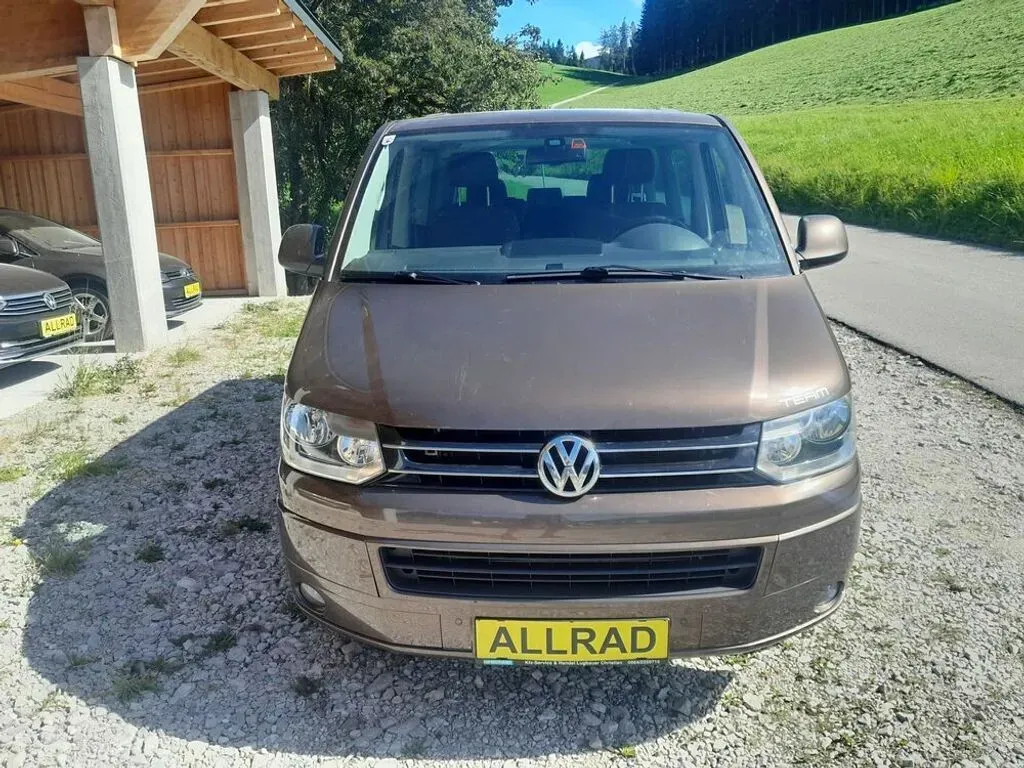 Volkswagen Multivan 2011 photo 2